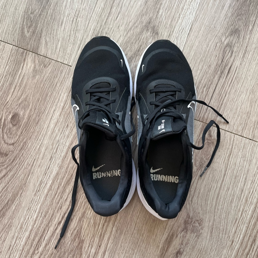 Nike Quest 5 Women’s Running Shoe Size 9